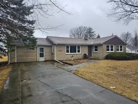 1407 Howard St, Sterling, IL 61081