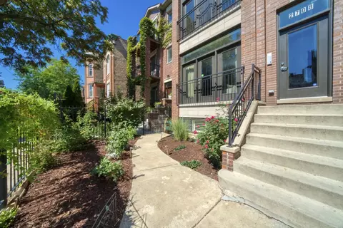 2708 W Thomas St #1, Chicago, IL 60622