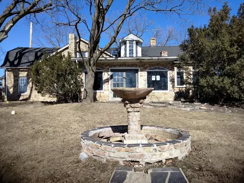 295 N Hunt Club Rd, Gurnee, IL 60031