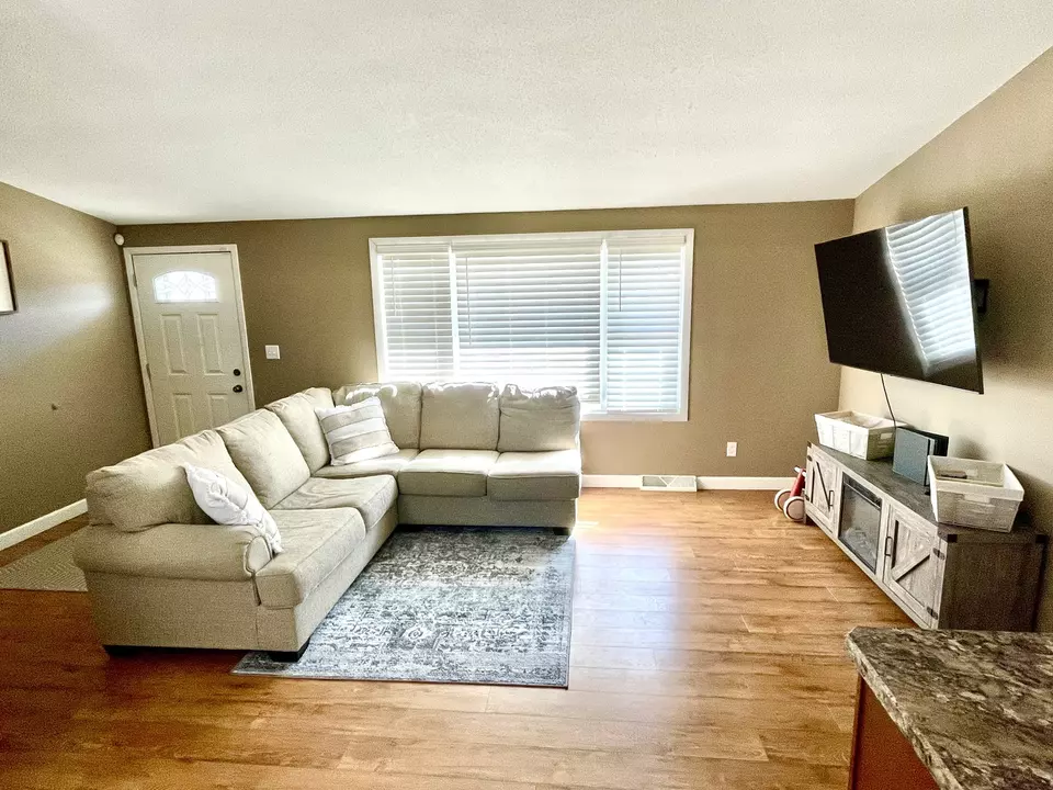 Living - 214 W 7th St, Spring Valley, IL 61362 photo 1 of 3