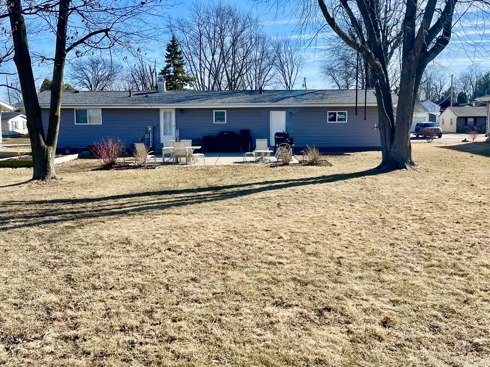 Exterior - 214 W 7th St, Spring Valley, IL 61362 photo 4 of 4
