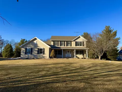 6308 Coachlight Rd, Crystal Lake, IL 60012