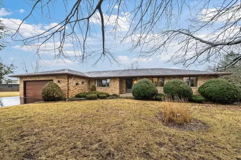9 N645 Pueblo Peak, Elgin, IL 60124