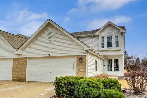 829 Stonebridge Ln, Crystal Lake, IL 60014