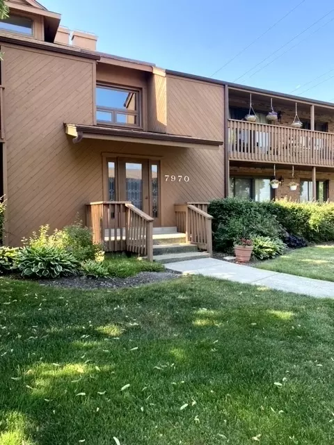 7970 Garfield Ave #102, Burr Ridge, IL 60527