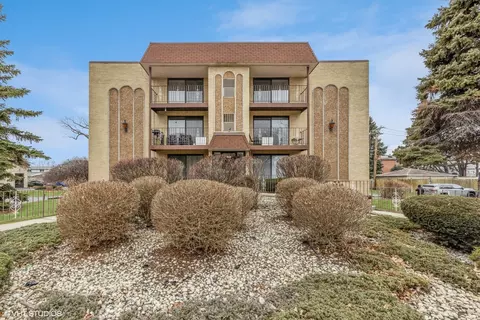 4702 N Austin Ave #105, Chicago, IL 60630