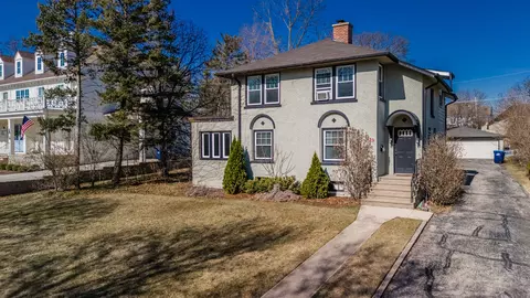 58 Norfolk Ave, Clarendon Hills, IL 60514