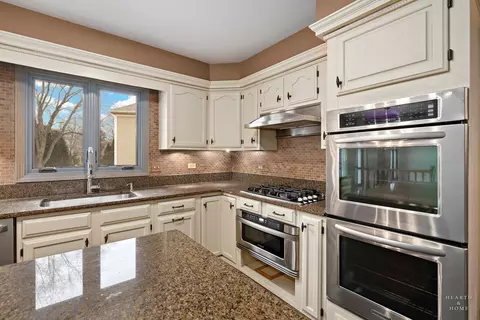 1011 Redwood Ln, Algonquin, IL 60102 photo 13