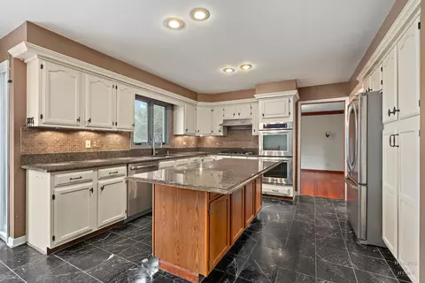 1011 Redwood Ln, Algonquin, IL 60102 photo 12