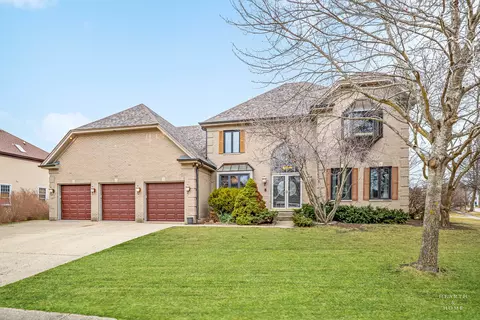 1011 Redwood Ln, Algonquin, IL 60102