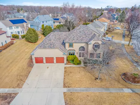 1011 Redwood Ln, Algonquin, IL 60102 photo 2
