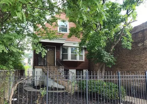 5464 W Division St, Chicago, IL 60651