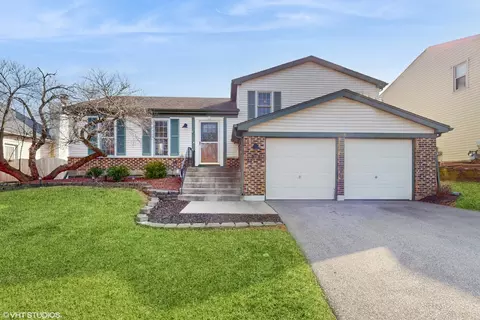 726 Buffalo Cir, Carol Stream, IL 60188