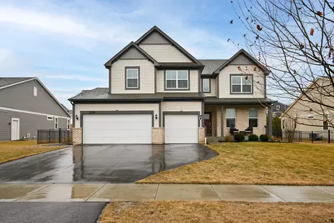 1119 Williamsbury Dr, Crystal Lake, IL 60012