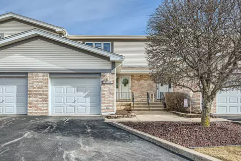15945 Blackwater Ct, Tinley Park, IL 60477