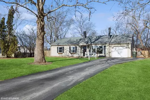 535 Hazelwood Ln, Glenview, IL 60025