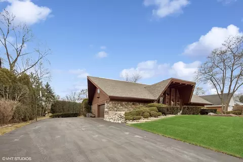 Exterior - 128 Stirrup Ln, Burr Ridge, IL 60527 photo 2 of 5