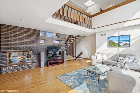 Living - 128 Stirrup Ln, Burr Ridge, IL 60527 photo 3 of 4