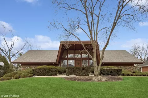 128 Stirrup Ln, Burr Ridge, IL 60527
