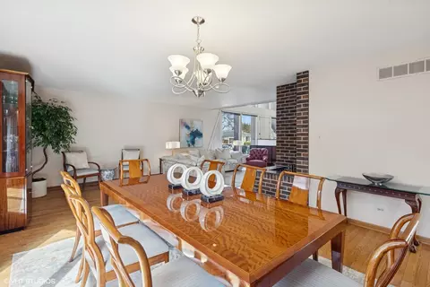 Dining - 128 Stirrup Ln, Burr Ridge, IL 60527 photo 3 of 4