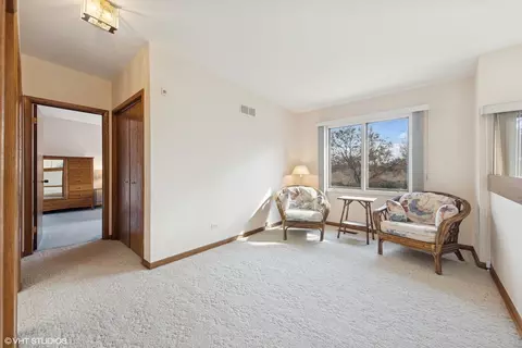 Entry Way - 128 Stirrup Ln, Burr Ridge, IL 60527 photo 4 of 6