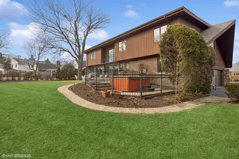 Exterior - 128 Stirrup Ln, Burr Ridge, IL 60527 photo 5 of 5