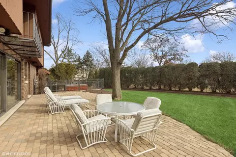 Exterior - 128 Stirrup Ln, Burr Ridge, IL 60527 photo 4 of 5