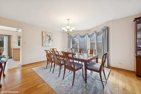 Dining - 128 Stirrup Ln, Burr Ridge, IL 60527 photo 2 of 4