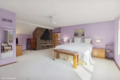Bedroom - 128 Stirrup Ln, Burr Ridge, IL 60527 photo 2 of 4