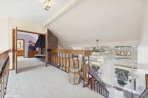 Entry Way - 128 Stirrup Ln, Burr Ridge, IL 60527 photo 3 of 6