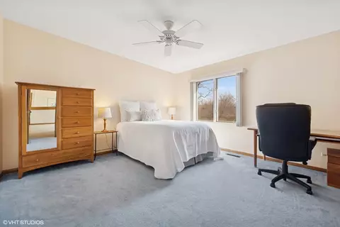Bedroom - 128 Stirrup Ln, Burr Ridge, IL 60527 photo 4 of 4