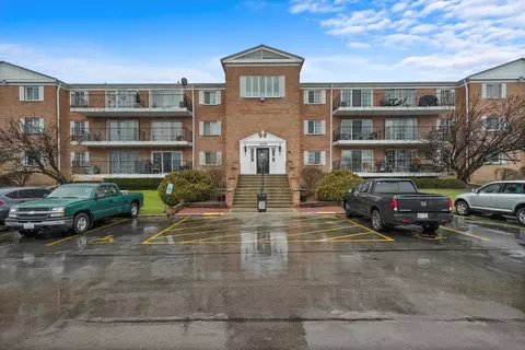 1110 N Farnsworth Ave #105, Aurora, IL 60505