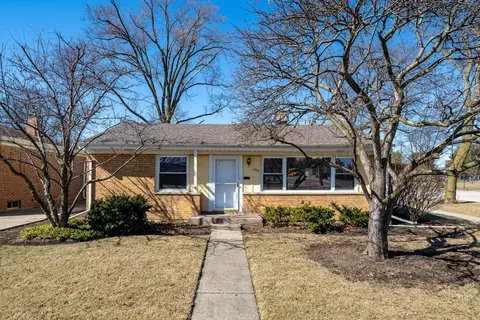 8322 N Ozanam Ave, Niles, IL 60714