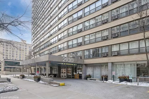 2930 N Sheridan Rd #2204, Chicago, IL 60657