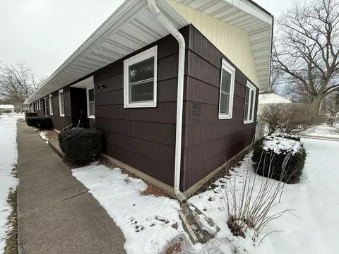 Exterior - 1060 W Hickory St, Kankakee, IL 60901 photo 1 of 2