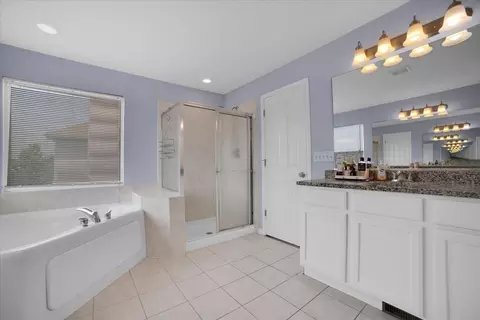 Bath - 26619 Silverleaf Dr, Plainfield, IL 60585 photo 3 of 6