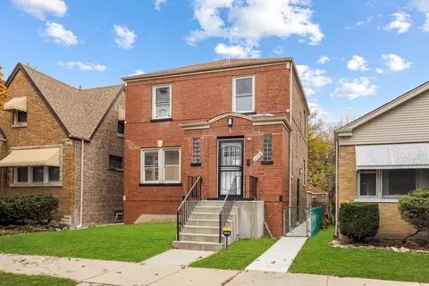 10235 S Eberhart Ave, Chicago, IL 60628