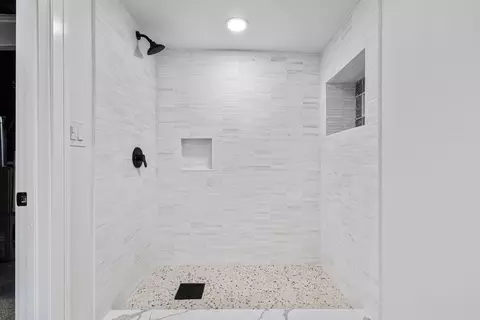 Bath - 10235 S Eberhart Ave, Chicago, IL 60628 photo 3 of 5