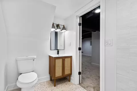 Bath - 10235 S Eberhart Ave, Chicago, IL 60628 photo 1 of 5