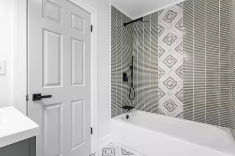 Bath - 10235 S Eberhart Ave, Chicago, IL 60628 photo 2 of 5