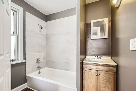 Bath - 832 E 87th Pl, Chicago, IL 60619 photo 2 of 2