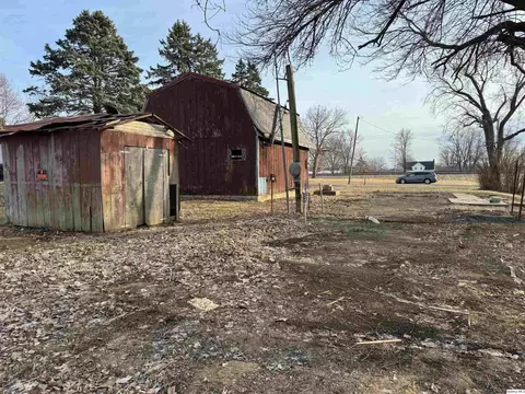 404 W State, Camp Point, IL 62320 photo 3