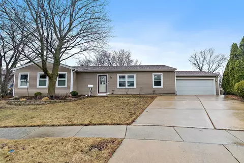 128 Seton Ct, Streamwood, IL 60107