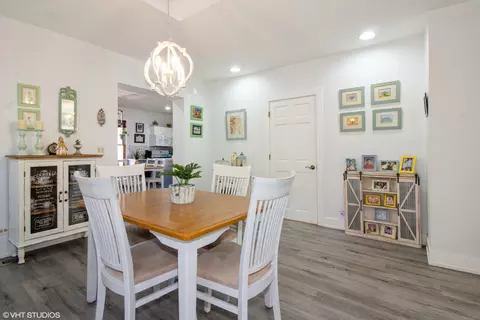 Dining - 432 Division St, Elgin, IL 60120 photo 2 of 3