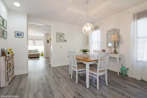 Dining - 432 Division St, Elgin, IL 60120 photo 3 of 3
