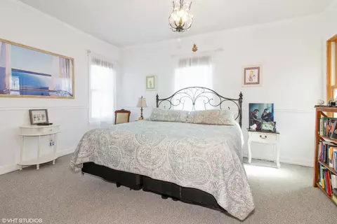 Bedroom - 432 Division St, Elgin, IL 60120 photo 1 of 4