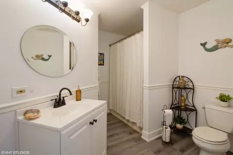 Bath - 432 Division St, Elgin, IL 60120 photo 1 of 2