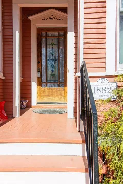Exterior - 432 Division St, Elgin, IL 60120 photo 2 of 8