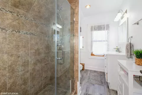 Bath - 432 Division St, Elgin, IL 60120 photo 2 of 2