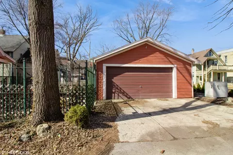 Exterior - 432 Division St, Elgin, IL 60120 photo 3 of 8